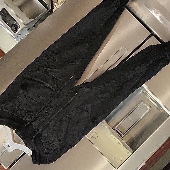 Quince BLACK & Olive Utility Jogger Pants - Picture 6 of 7